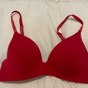 Victoria Secret Wireless Tshirt Bra